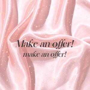 Offers accepted! Just a regular girl trying to get rid of her stuff! ☺️👍